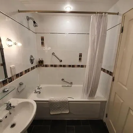 Flesk River Apartman *